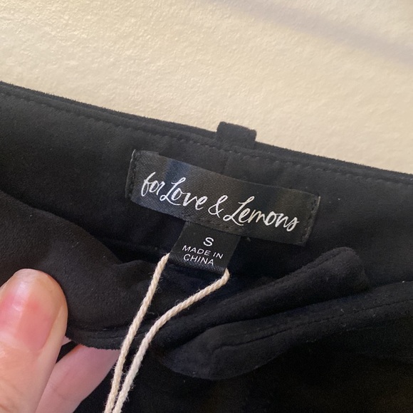 For love and lemons, black pants with pockets, NWT, size small - Picture 6 of 7